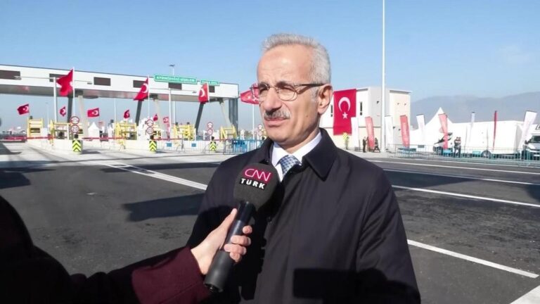 Les vols vers la Syrie commenceront-ils ? Le ministre Uraloğlu a annoncé sur CNN TÜRK