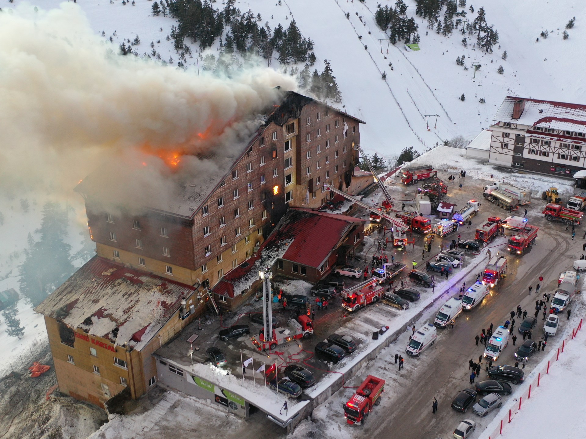 La Turquie arrête neuf personnes en colère suite à l'incendie meurtrier d'un hôtel