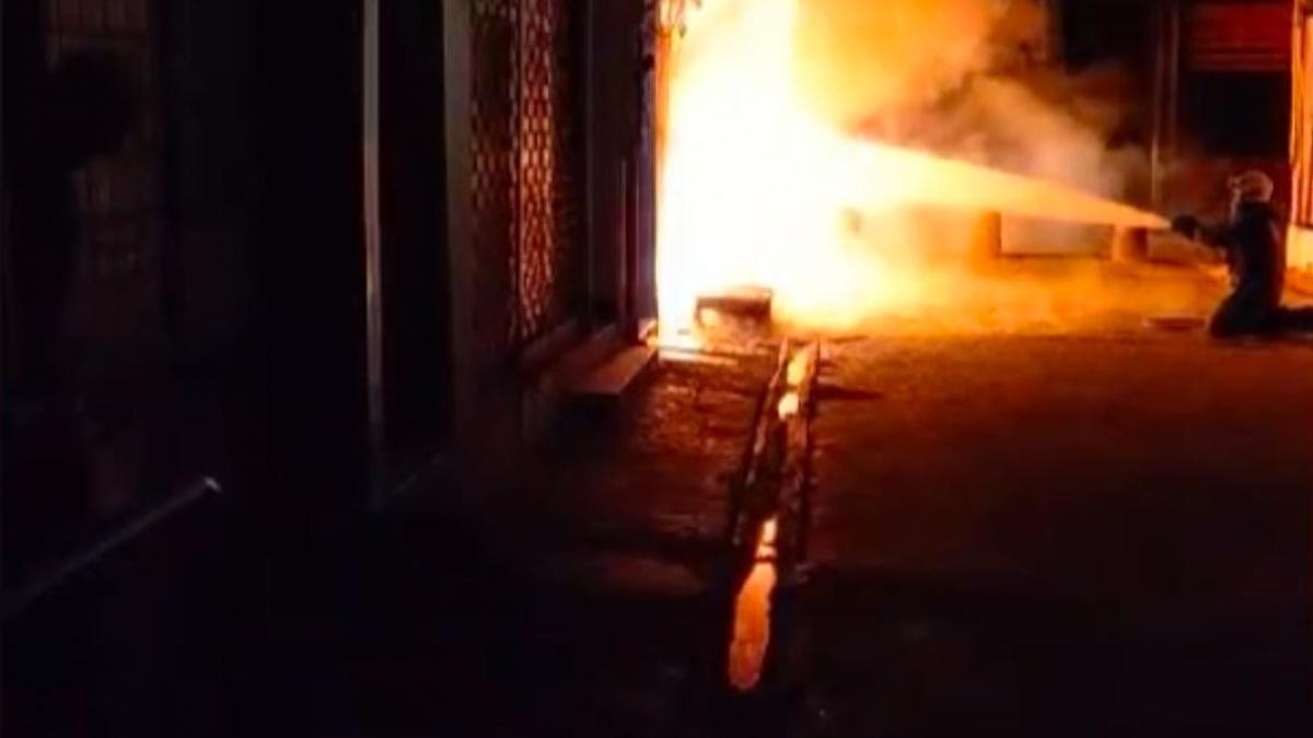 Deux incendies consécutifs à Beyoğlu: la boutique de tailleur et la flamme de la maison ont brûlé