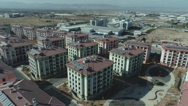 La livraison de maisons sismiques se poursuit à Malatya