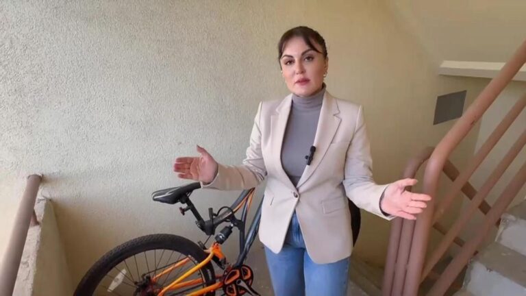 Les escaliers de feu sont devenus entrepôt!