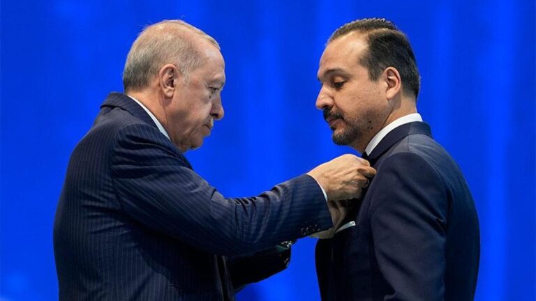 Description de Kürşad Zorlu qui a rejoint le parti AK