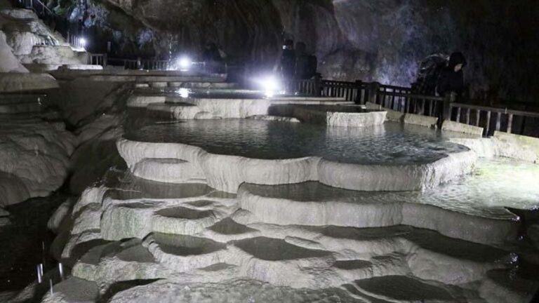 «Pamukkale» underground underground; Grotte