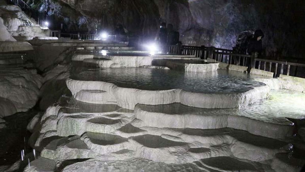 «Pamukkale» underground underground; Grotte