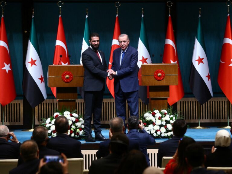 Al-Sharaa en Syrie, Erdogan de Turkiye parle des combattants kurdes, des pactes de défense