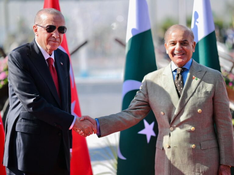 Le Pakistan déploie un tapis rouge pour l'erdogan de Turkiye