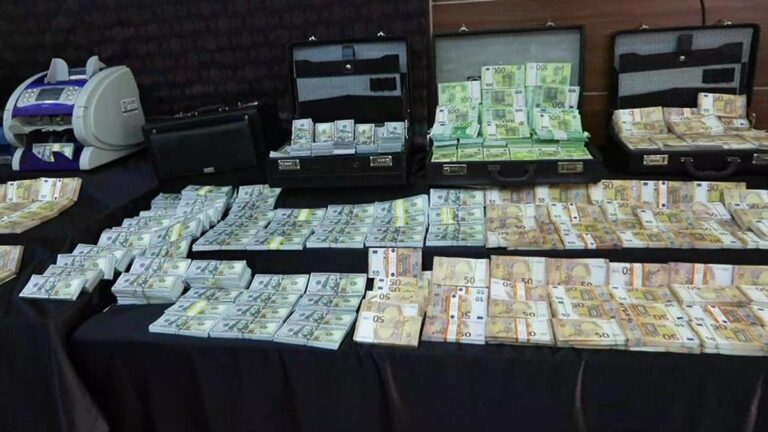 Dernières nouvelles: des millions de faux dollars et d'euros ont été saisis à Istanbul