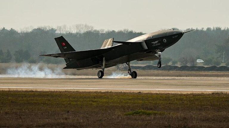 Les tests en vol de Bayraktar Kızılelma se poursuivent avec succès