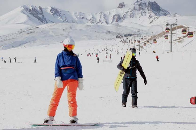 Densité du week-end au centre de ski Erciyes