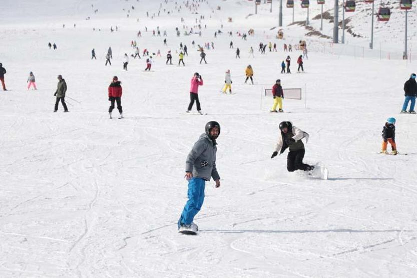 Densité du week-end au centre de ski Erciyes