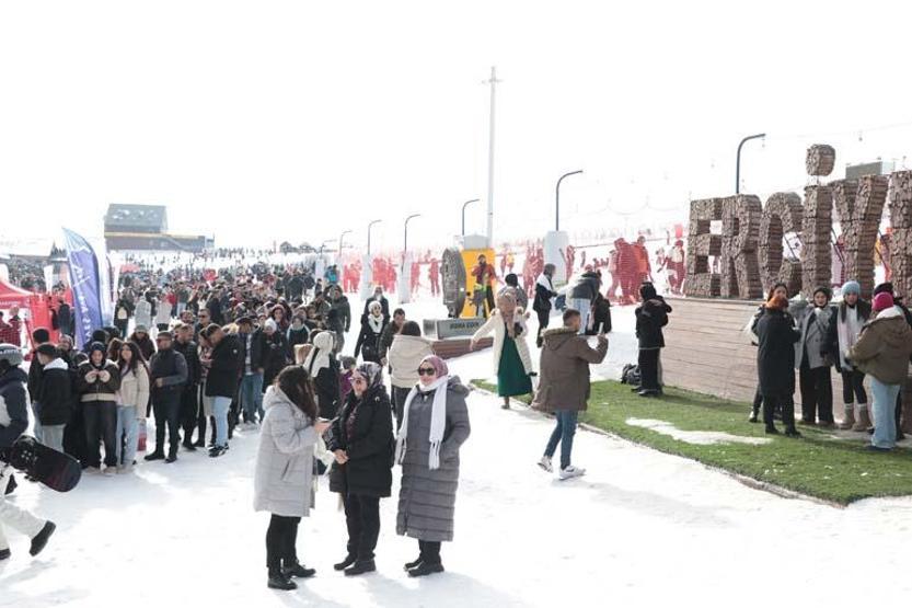 Densité du week-end au centre de ski Erciyes