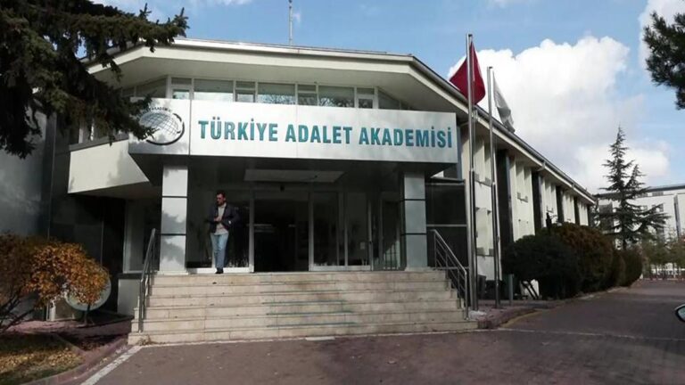 La loi sur la Justice Academy est maintenant dans le circuit