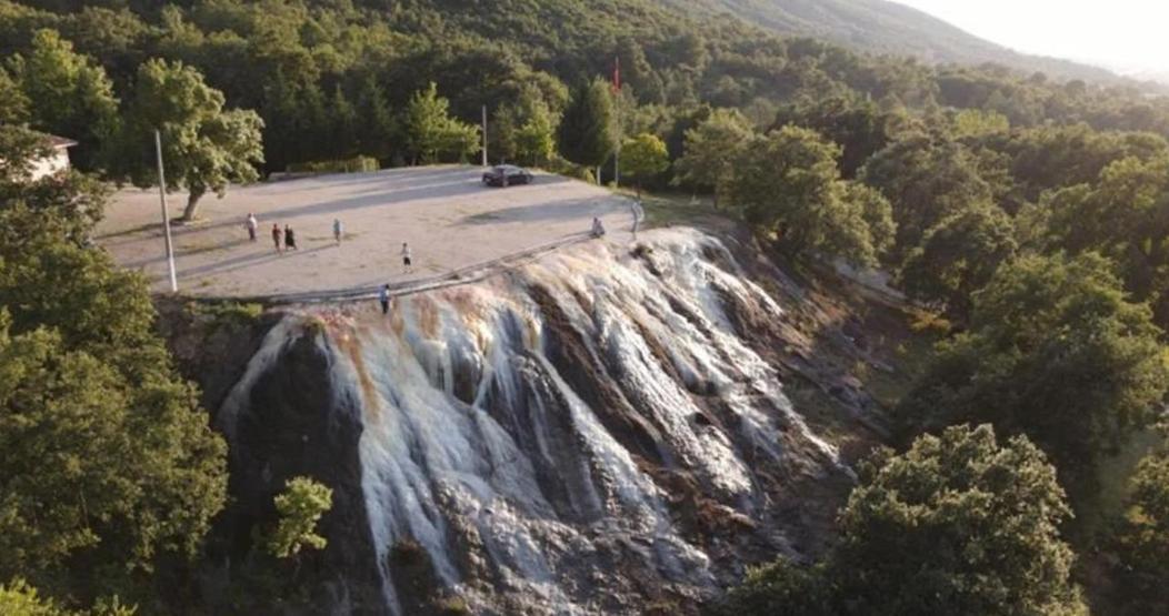 3 heures loin d'Istanbul, la source de guérison et le pamukkalelesi de Bursan libre