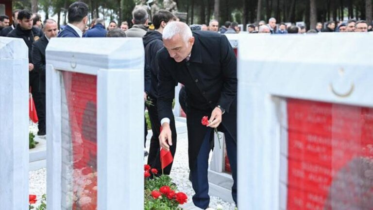 Ministre Ersoy: Nous illuminons la tour Galata avec l'esprit de Çanakkale!