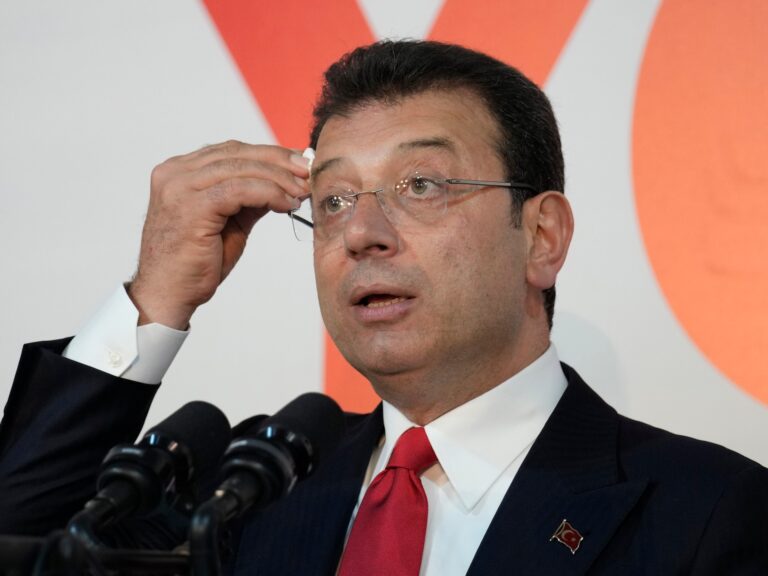 Le maire d'Istanbul Imamoglu a emprisonné, en attendant le procès à Turkiye