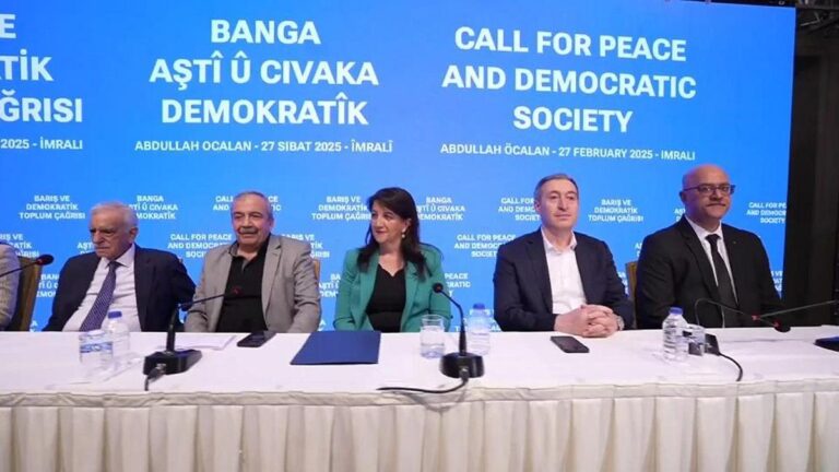 Réactions du monde à l'appel pour une arme