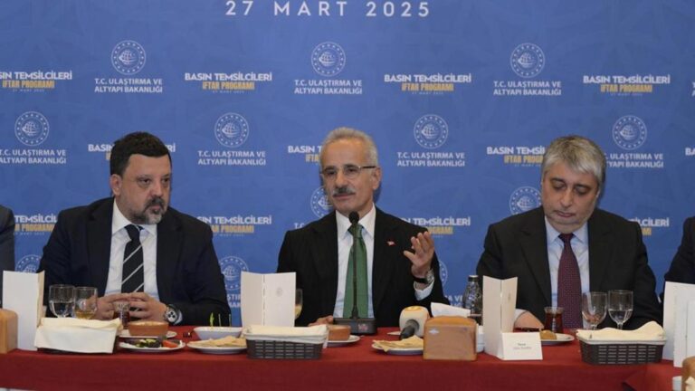 Suivez le changement de l'algorithme de Google | Le ministre Ualoğlu: « Ils n'ont dit aucun avantage à personne, mais pas satisfaisant »