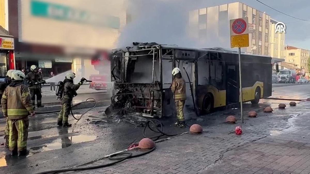 Iett Bus brûlé à ümraniye