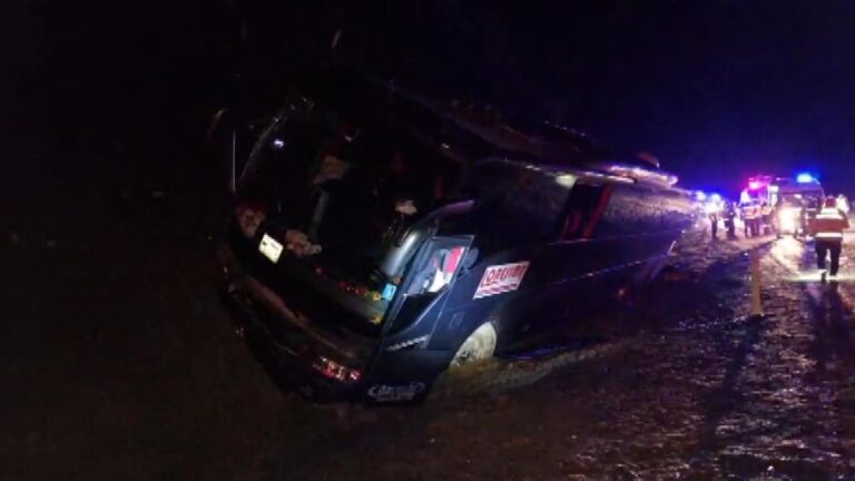 De retour du festival à Adana à çorum, le bus touristique a eu un accident: 24 blessés