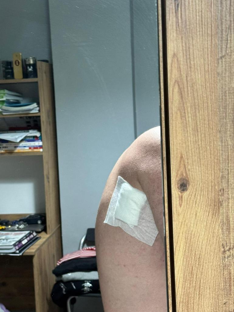 Il est entré dans la classe avec un couteau et un bâton et a attaqué l'élève: des moments d'horreur sur la caméra