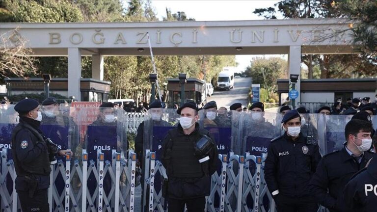 15 suspects détenus dans les événements de l'Université de Boğaziçi ont été référés au palais de justice