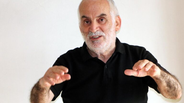 Des mots frappants après le tremblement de terre de 6,2: si votre sol et votre maison sont intacts; Tu peux dormir confortablement