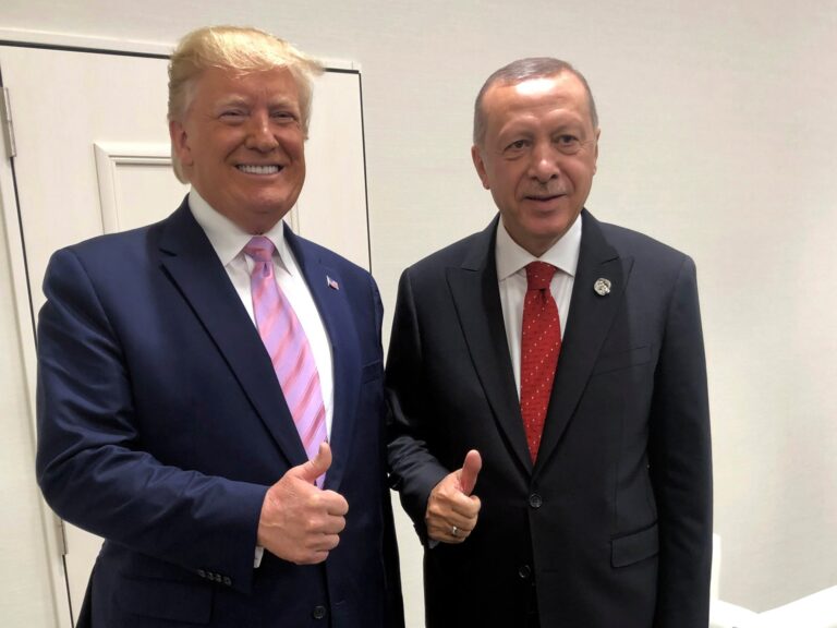Trump salue l'appel «productif» avec l'erdogan de Turkiye comme des visites prévues