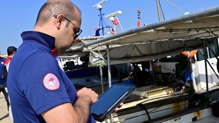 1,2 million de livres d'inspections de pêche à Izmir à Izmir