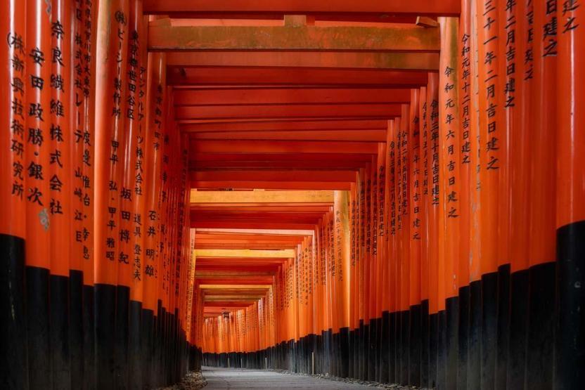 Symbole de souhait et de gratitude du Japon: Temple Fushimi Inari