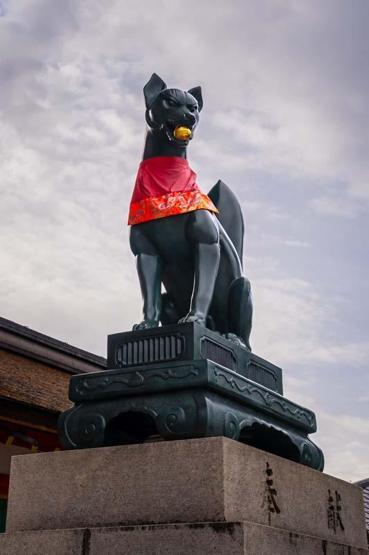 Symbole de souhait et de gratitude du Japon: Temple Fushimi Inari