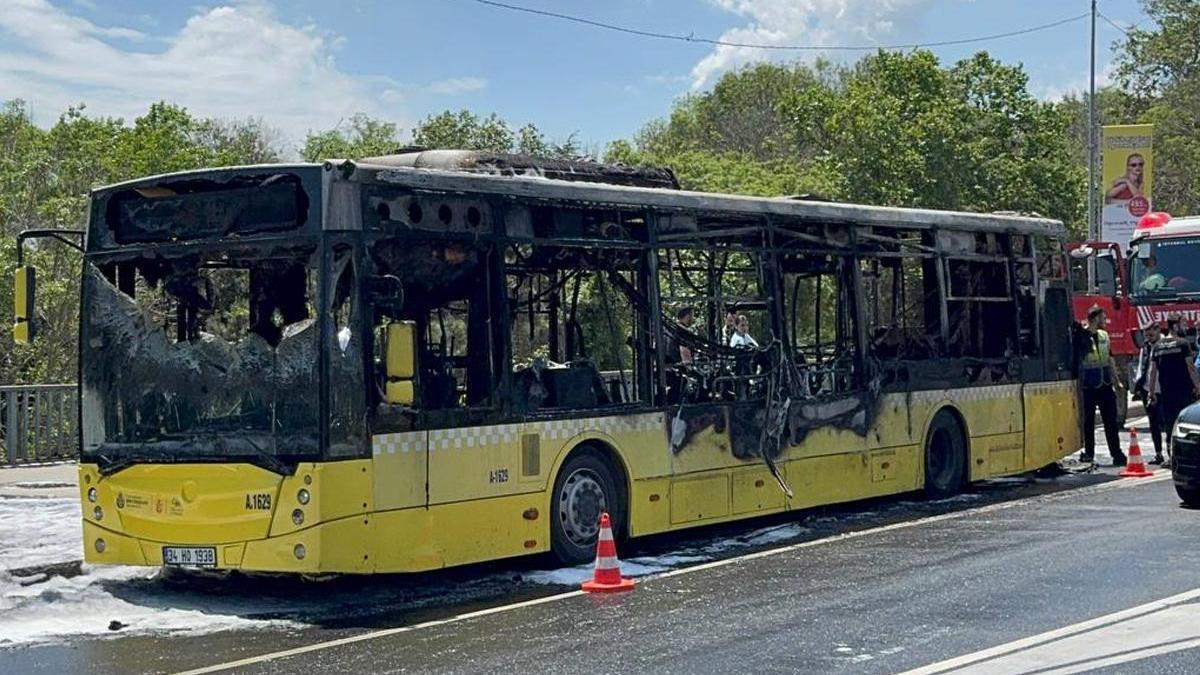 Moments pleins de peur à Sarıyer! Le bus Iett s'est transformé en cendres