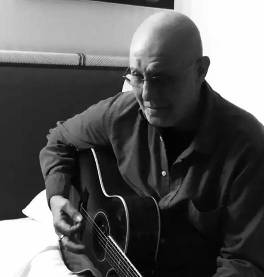 C'était un journaliste de rêve, il est devenu l'oncle du monde de la musique İlhan şeşenin