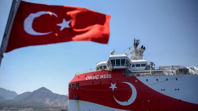 Le navire de reis à jeun revient au dortoir