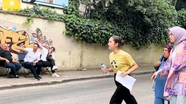 1 minute avant l'examen! Les images n'ont pas recherché de scènes de film