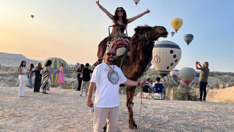 Densité de vacances de fête en Cappadoce! Les touristes nationaux et étrangers ont afflué