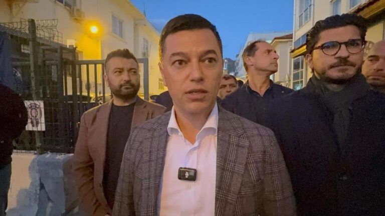 Affaire publique au président du CHP qui a attaqué la barricade de la police