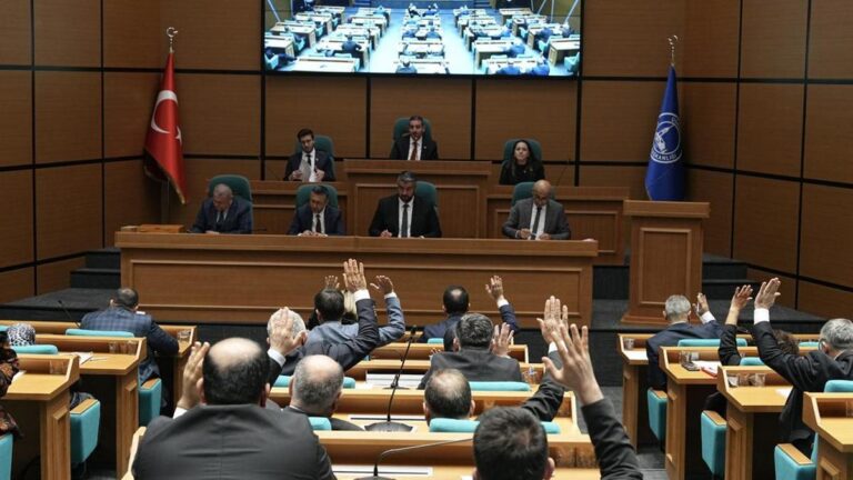 Dans l'Assemblée municipale de üsküdar, la proposition de quitter l'union des municipalités du monde turc a été discutée