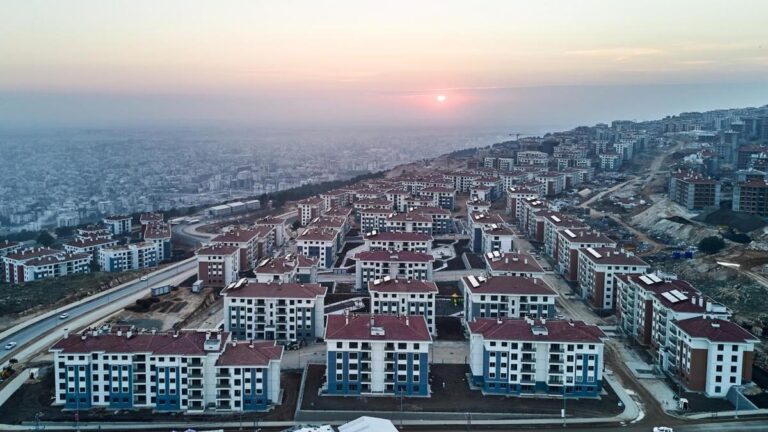 453 mille maisons et lieux de travail seront livrés dans la zone de tremblement de terre d'ici la fin de l'année