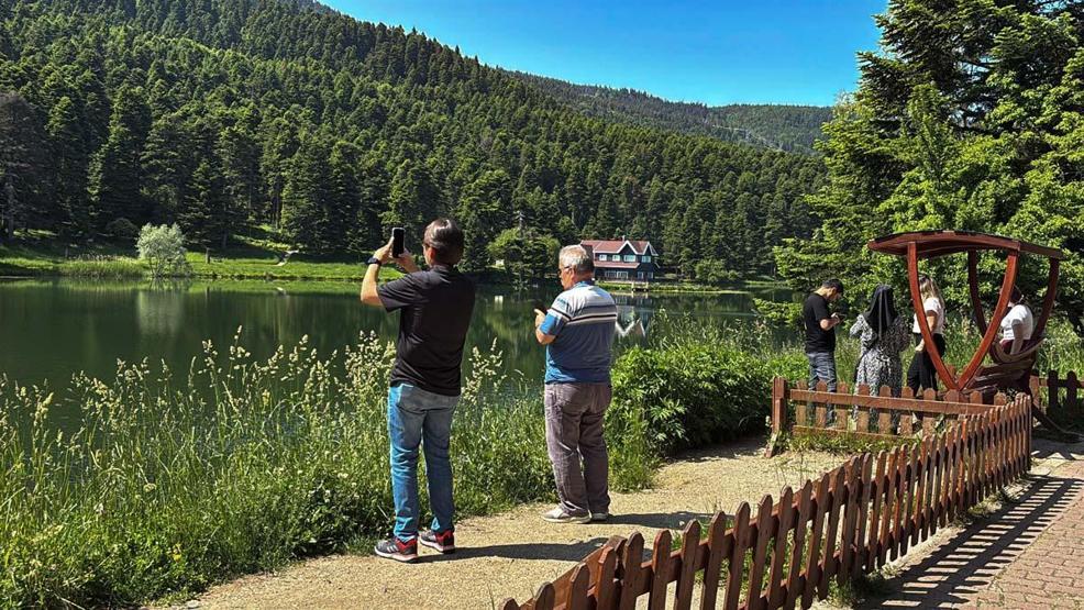 Le parc naturel de Gölcük a été inondé par des vacanciers: la nature, l'énergie est grande