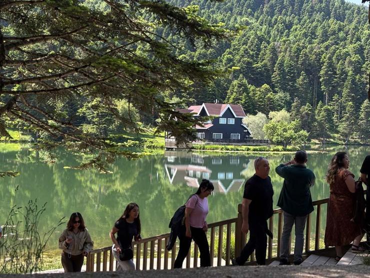 Le parc naturel de Gölcük a été inondé par des vacanciers: la nature, l'énergie est grande