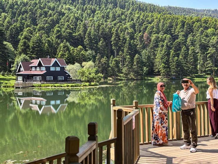 Le parc naturel de Gölcük a été inondé par des vacanciers: la nature, l'énergie est grande