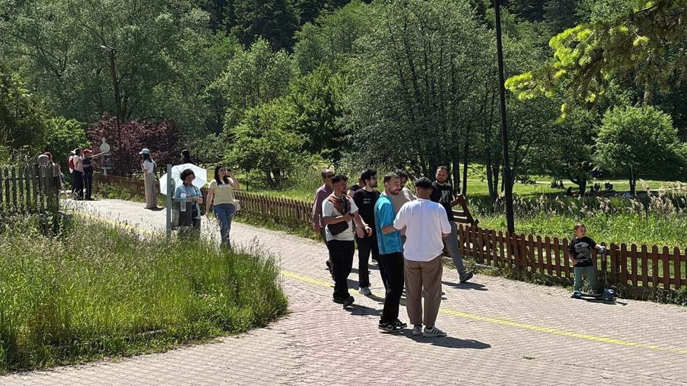 Le parc naturel de Gölcük a été inondé par des vacanciers: la nature, l'énergie est grande