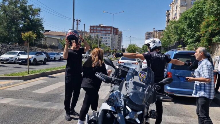 L'équipe Dolphin a formé 13 étudiants à YKS à Diyarbakır