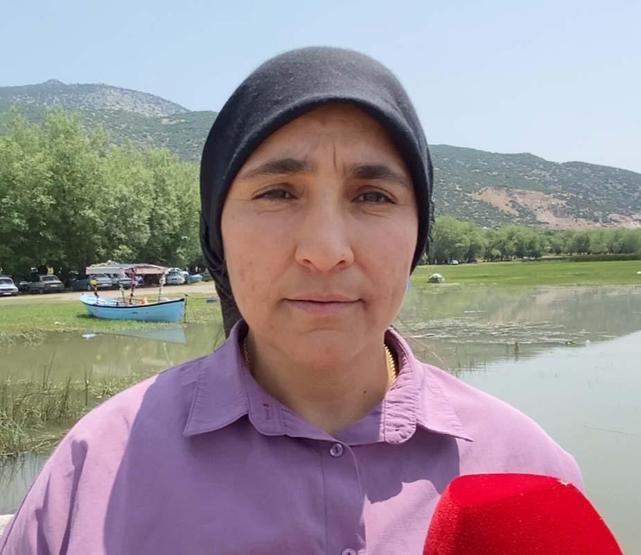 Le tourisme Nilüfer à Işıklı Lake est le centre d'attention pour les visiteurs