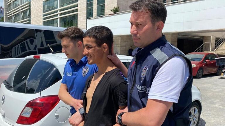 Il a jeté la mer à la mer en disant: «Vous n'avez pas pêché depuis 2 heures»