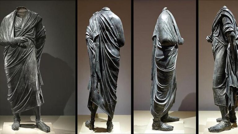 La légende est de retour: l'empereur dans sa patrie 65 ans plus tard!