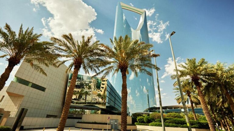 Ce que vous devez savoir sur l'Arabie saoudite: quand, comment se rendre en Arabie saoudite? Langue, capital, devise …