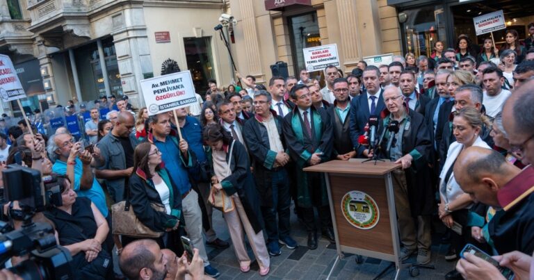 Turquie : abandonner le procès contre le barreau