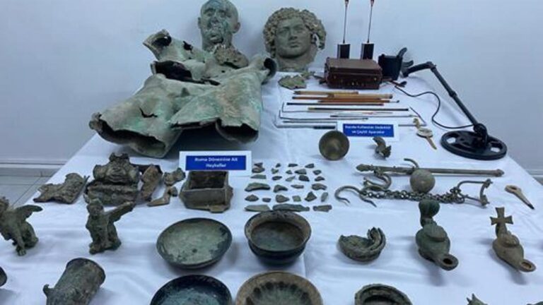 156 artefacts historiques ont été saisis à Bayburt