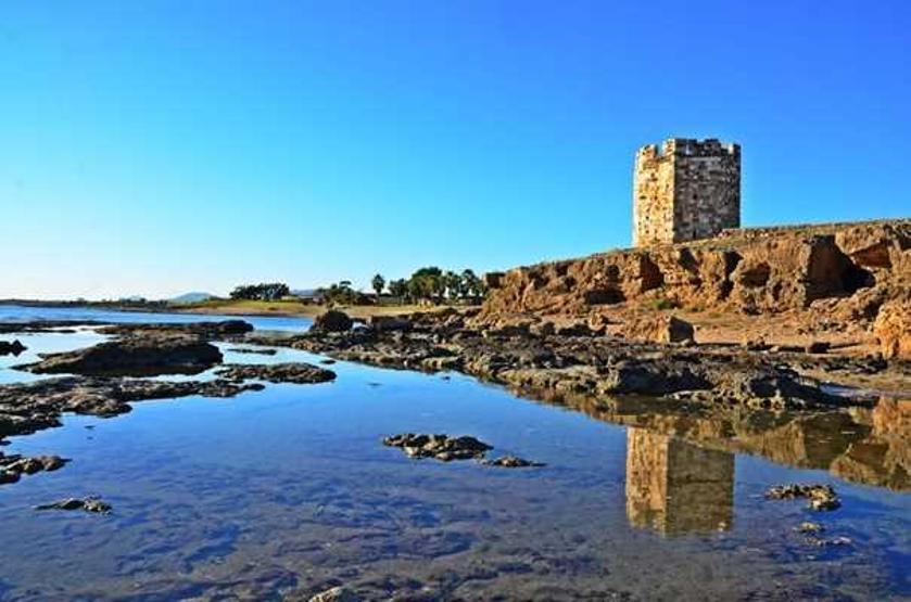 Les meilleurs endroits historiques que vous devriez voir dans l'île: Bridge en pierre, château de serpent, grande tour de l'horloge ...
